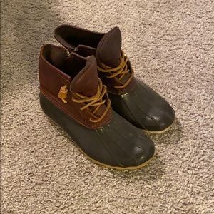 Duck boots